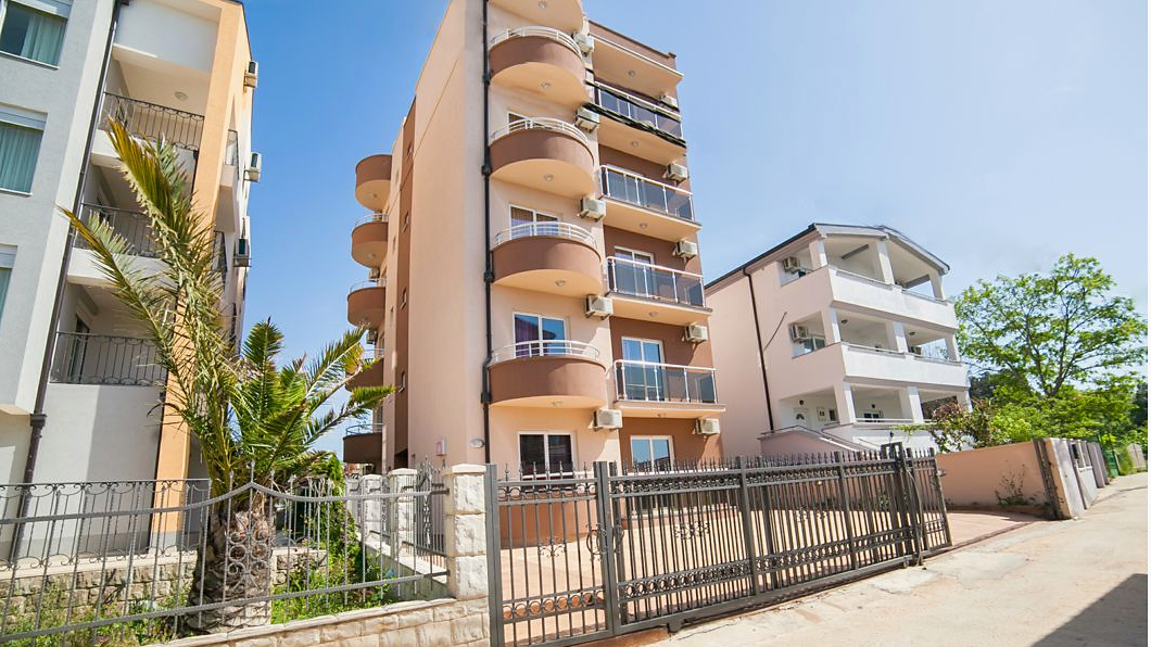 zgrada_u_kojoj_su_apartmani_lara_s_dobre_vode 